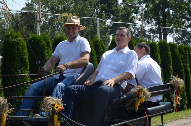 W Jeziorkach częstowano chlebem (zdjęcia)