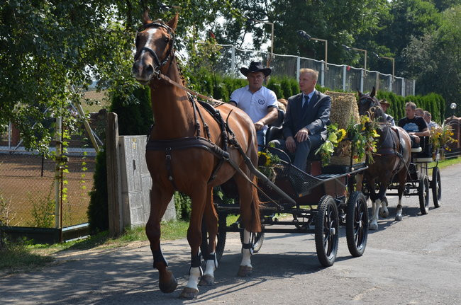 W Jeziorkach częstowano chlebem (zdjęcia)