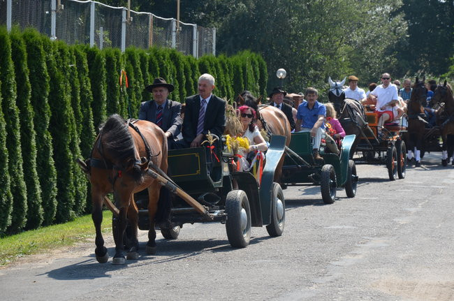 W Jeziorkach częstowano chlebem (zdjęcia)