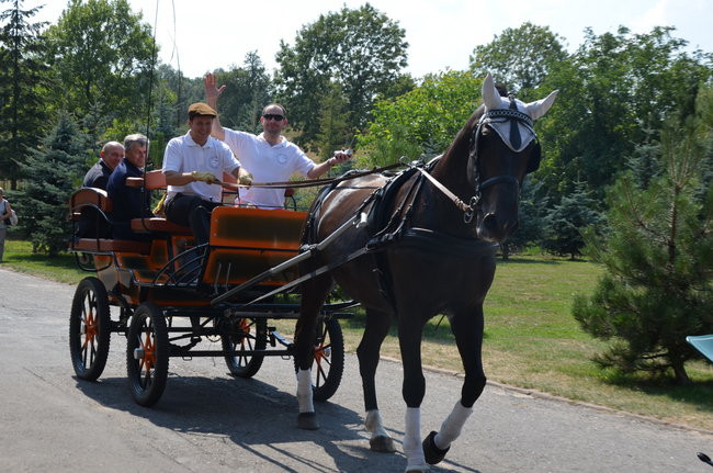 W Jeziorkach częstowano chlebem (zdjęcia)