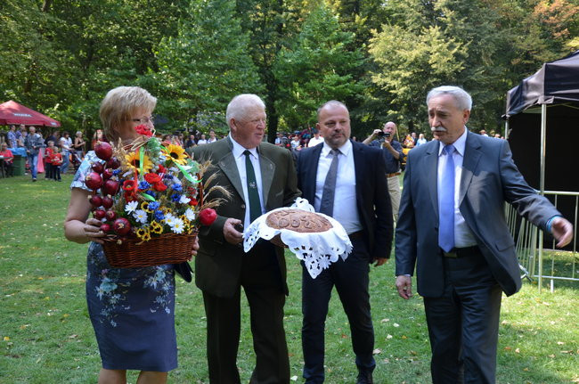 W Jeziorkach częstowano chlebem (zdjęcia)