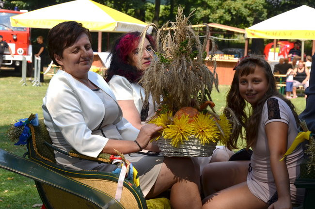 W Jeziorkach częstowano chlebem (zdjęcia)