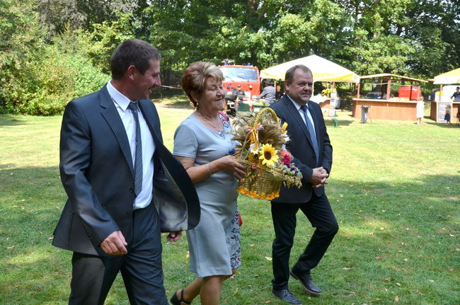 W Jeziorkach częstowano chlebem (zdjęcia)