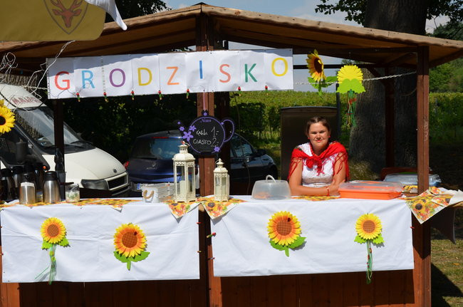 W Jeziorkach częstowano chlebem (zdjęcia)