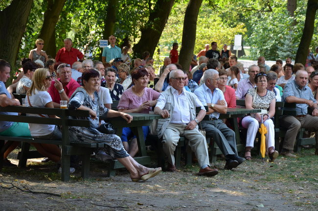 W Jeziorkach częstowano chlebem (zdjęcia)