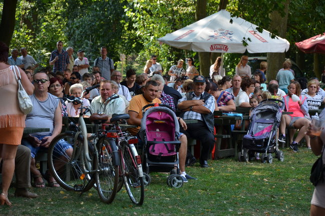 W Jeziorkach częstowano chlebem (zdjęcia)