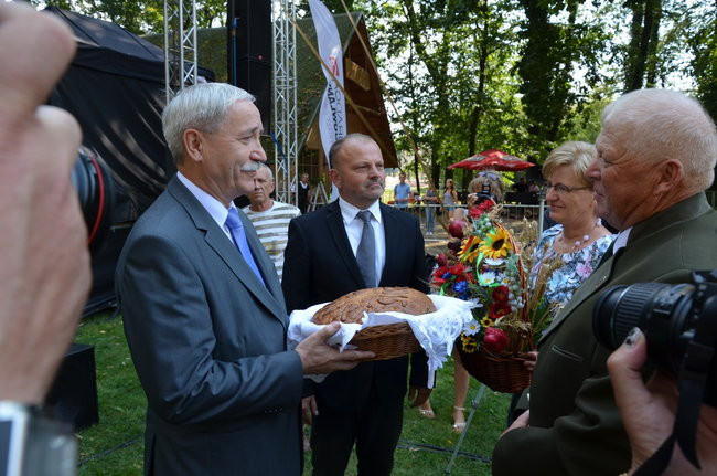 W Jeziorkach częstowano chlebem (zdjęcia)