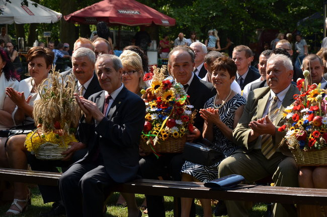 W Jeziorkach częstowano chlebem (zdjęcia)