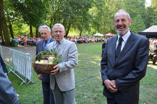 W Jeziorkach częstowano chlebem (zdjęcia)