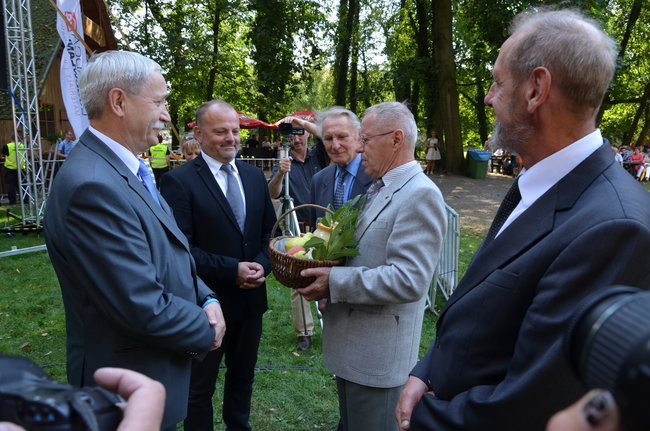 W Jeziorkach częstowano chlebem (zdjęcia)