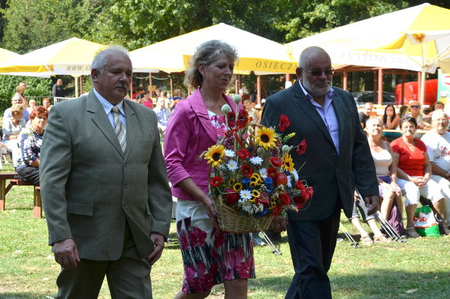 W Jeziorkach częstowano chlebem (zdjęcia)