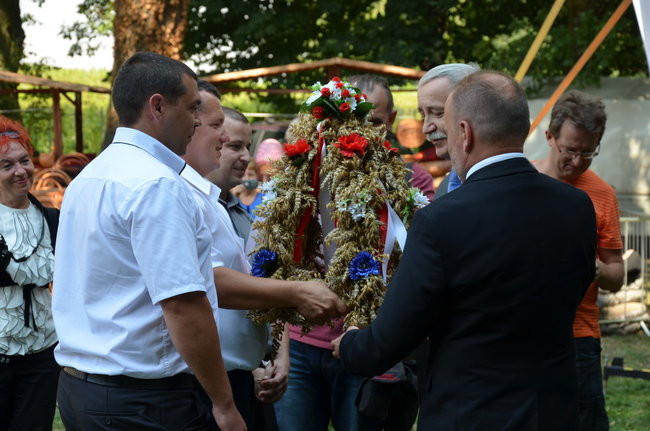 W Jeziorkach częstowano chlebem (zdjęcia)