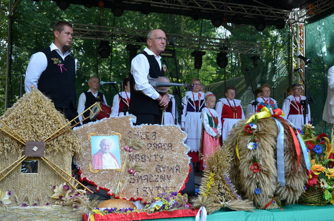 W Jeziorkach częstowano chlebem (zdjęcia)