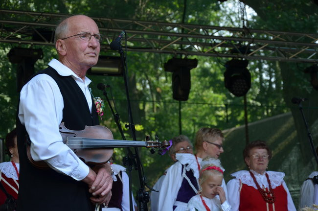 W Jeziorkach częstowano chlebem (zdjęcia)