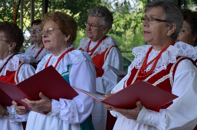 W Jeziorkach częstowano chlebem (zdjęcia)