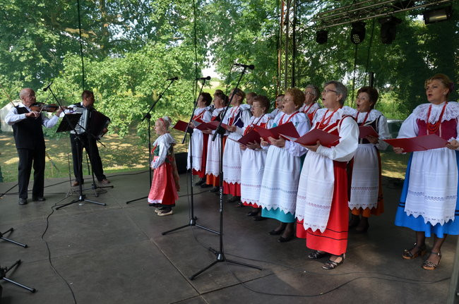 W Jeziorkach częstowano chlebem (zdjęcia)