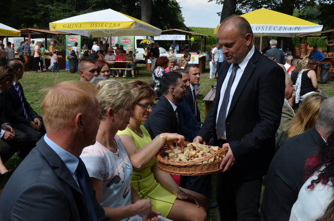 W Jeziorkach częstowano chlebem (zdjęcia)