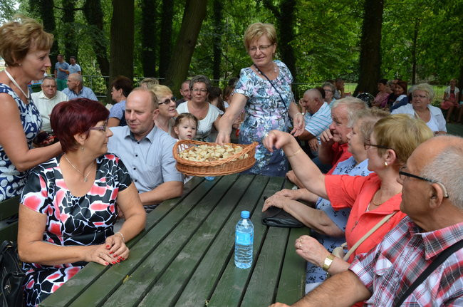W Jeziorkach częstowano chlebem (zdjęcia)