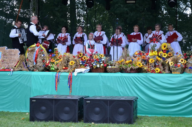 W Jeziorkach częstowano chlebem (zdjęcia)