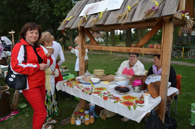 Częstowali i bawili w klimacie dawnej wsi (zdjęcia)