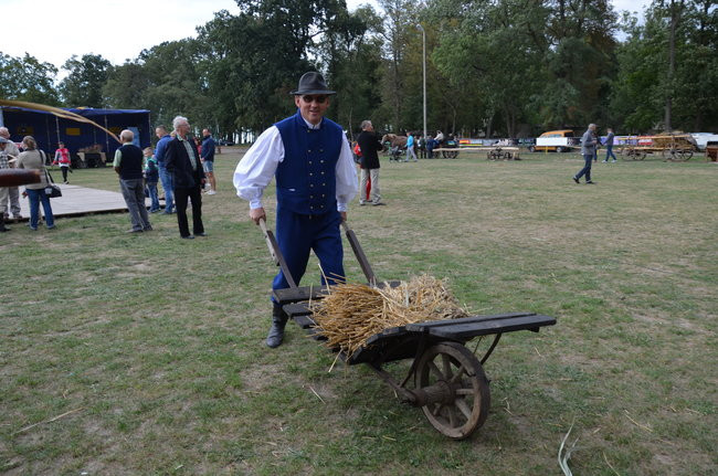 Częstowali i bawili w klimacie dawnej wsi (zdjęcia)
