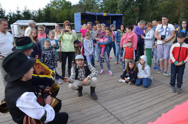 Częstowali i bawili w klimacie dawnej wsi (zdjęcia)