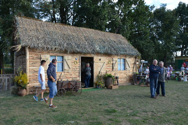 Częstowali i bawili w klimacie dawnej wsi (zdjęcia)