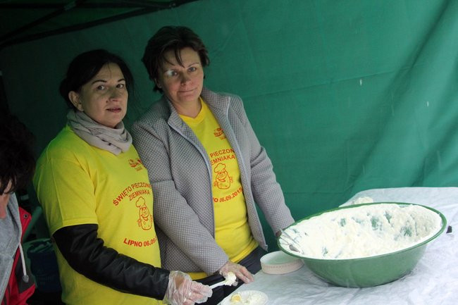Święto Pieczonego Ziemniaka pod znakiem deszczu (dźwięk i zdjęcia)