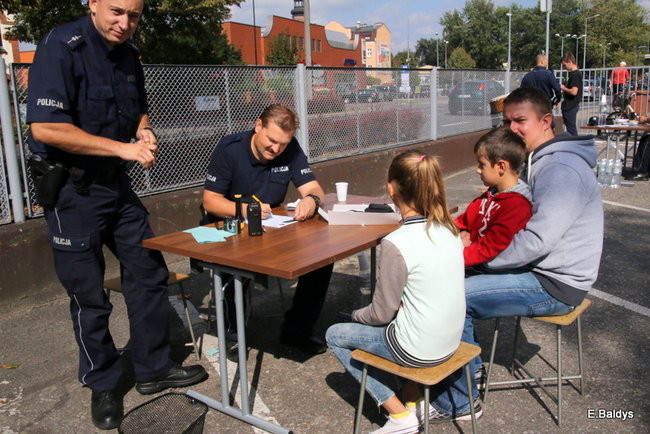 Duże zainteresowanie znakowaniem rowerów (wideo i zdjęcia)