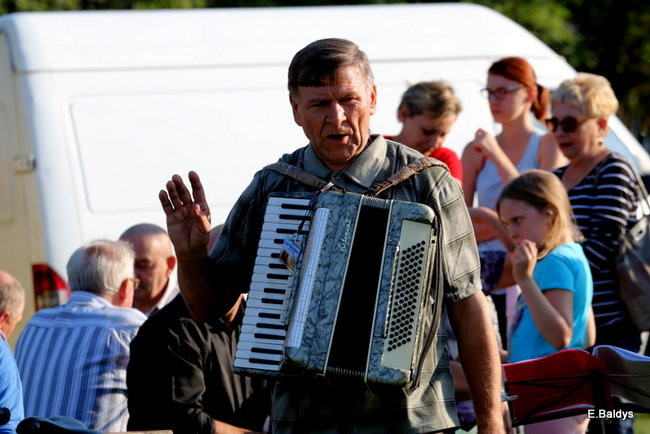 Słoneczne pożegnanie lata pod wiatrakami (zdjęcia)