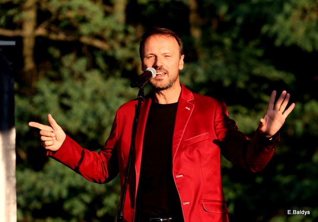 Słoneczne pożegnanie lata pod wiatrakami (zdjęcia)