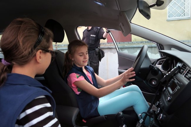 Dzieci zwiedzały wystawę o policji (zdjęcia)