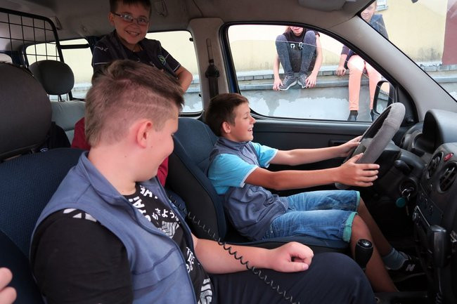 Dzieci zwiedzały wystawę o policji (zdjęcia)