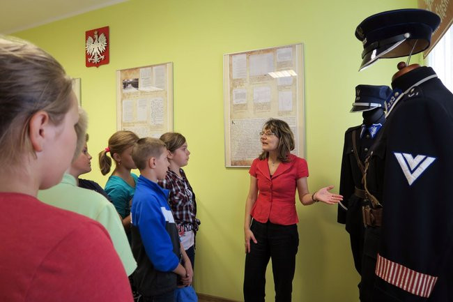 Dzieci zwiedzały wystawę o policji (zdjęcia)