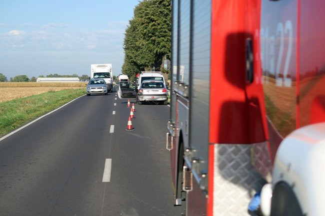Wyprzedzanie z dachowaniem (zdjęcia)