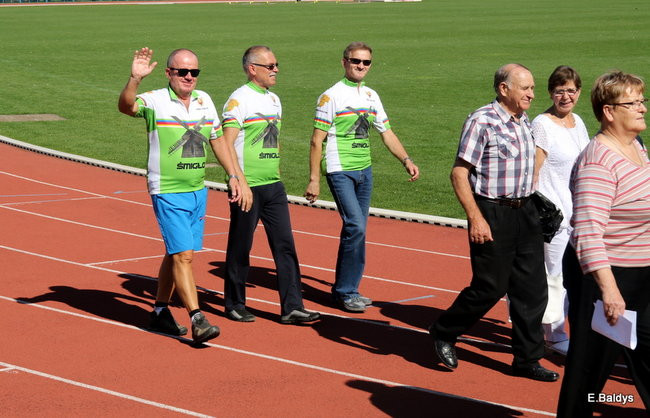 Olimpiada seniorów na stadionie (zdjęcia)