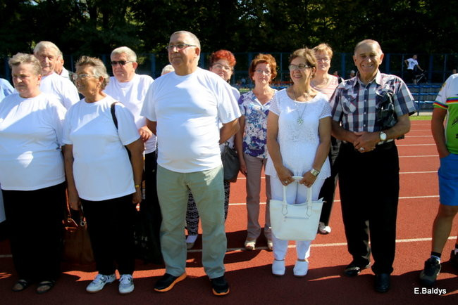 Olimpiada seniorów na stadionie (zdjęcia)