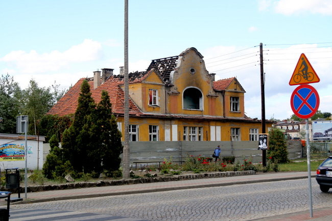 Rozbiórka domu przy ul. Dąbrowskiego (zdjęcia)