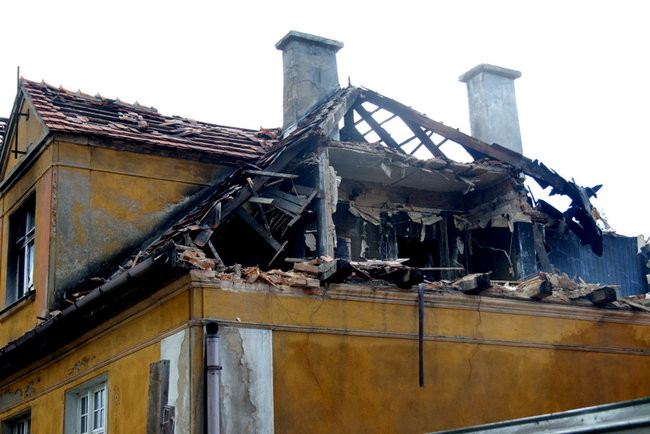 Rozbiórka domu przy ul. Dąbrowskiego (zdjęcia)
