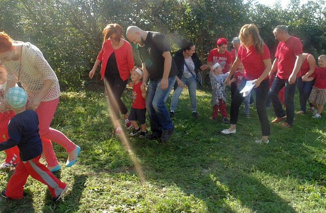 Przedszkolaki uczą się pomagać innym (zdjęcia)