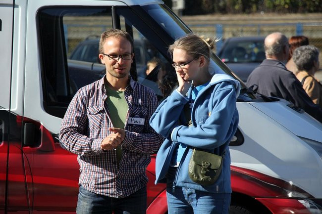 Uśmiechnięty mur na dworcu autobusowym (wideo i zdjęcia)