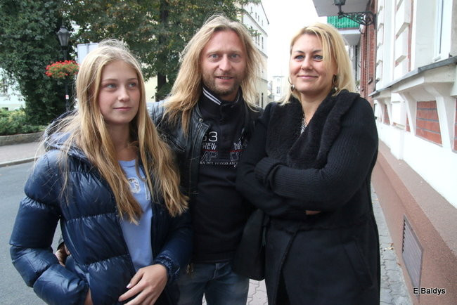 ADAM SKÓRNICKI ŚCIĄŁ WŁOSY (zdjęcia)