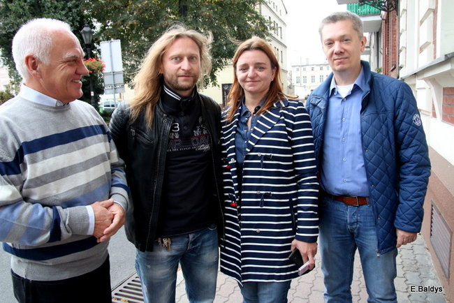 ADAM SKÓRNICKI ŚCIĄŁ WŁOSY (zdjęcia)