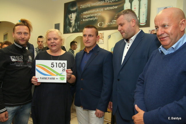 ADAM SKÓRNICKI ŚCIĄŁ WŁOSY (zdjęcia)