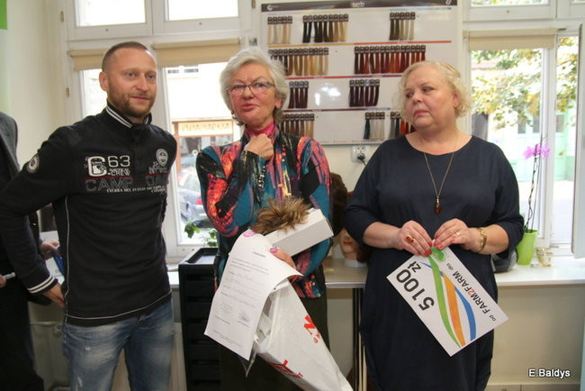 ADAM SKÓRNICKI ŚCIĄŁ WŁOSY (zdjęcia)