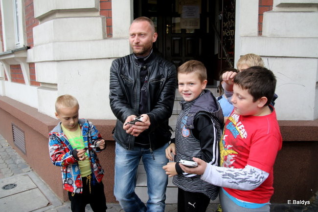 ADAM SKÓRNICKI ŚCIĄŁ WŁOSY (zdjęcia)