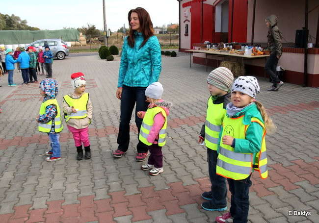 Zabawa z ziemniakami w tle (zdjęcia)
