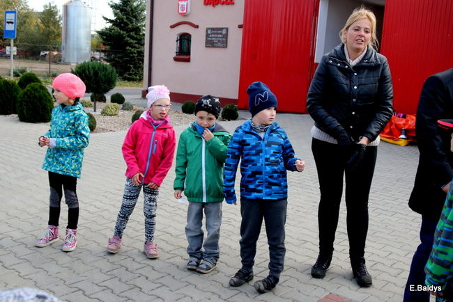 Zabawa z ziemniakami w tle (zdjęcia)