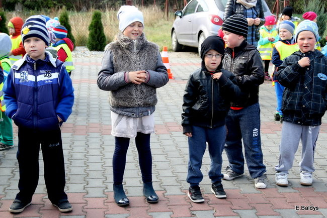 Zabawa z ziemniakami w tle (zdjęcia)