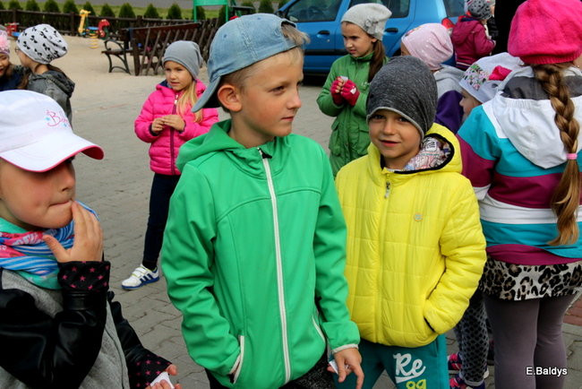Zabawa z ziemniakami w tle (zdjęcia)